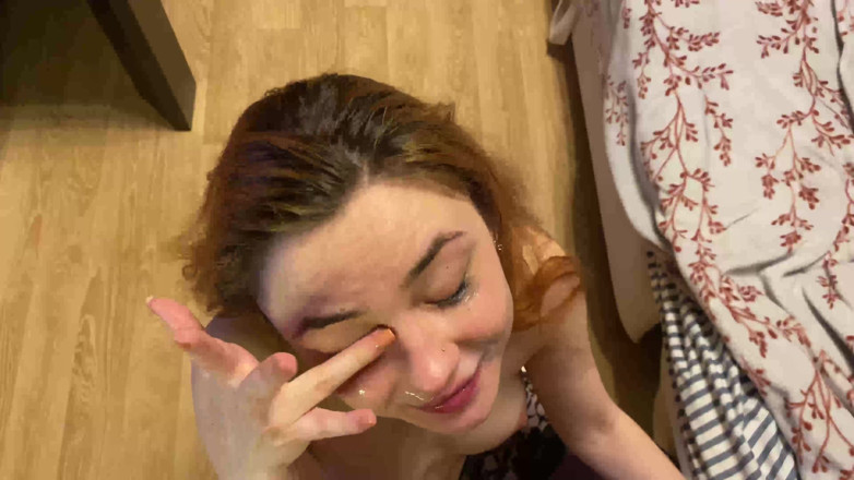 LeoCasanova: Une salope rousse reçoit un facial dément