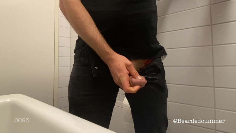 Beardedcummer: Mengambil kencing dan kentut yang panjang