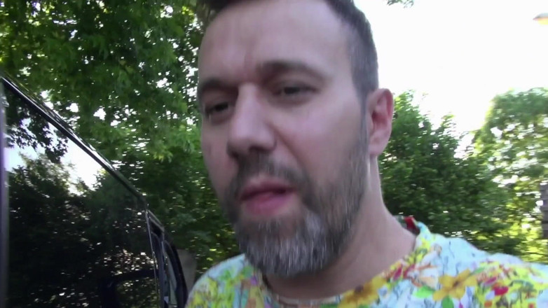 FUCK PARTY XXX: Дівчину з великою дупою з багатьма татуюваннями і кольоровим волоссям підхоплюють для траху в машині