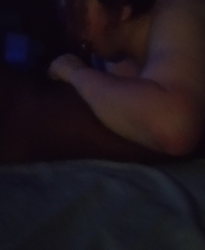 Kat G: Une BBW fait plaisir à une grosse noire