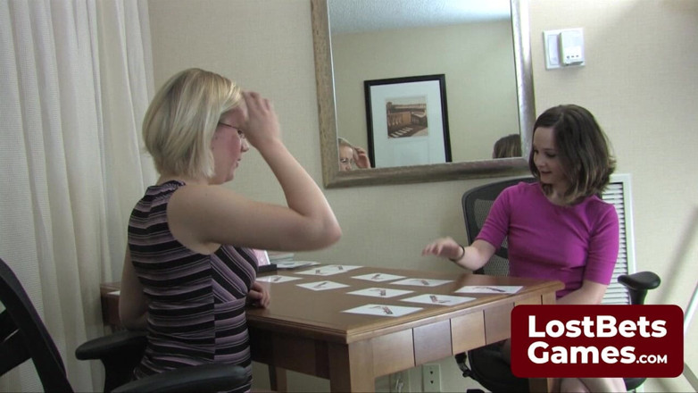 Lost Bets Games: Ricordi di uno spogliarello con Courtney e Mallory