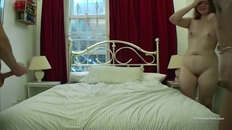 British Sex Films: Pria kulit hitam dan putih dobel penetrasi cewek pucat gemuk