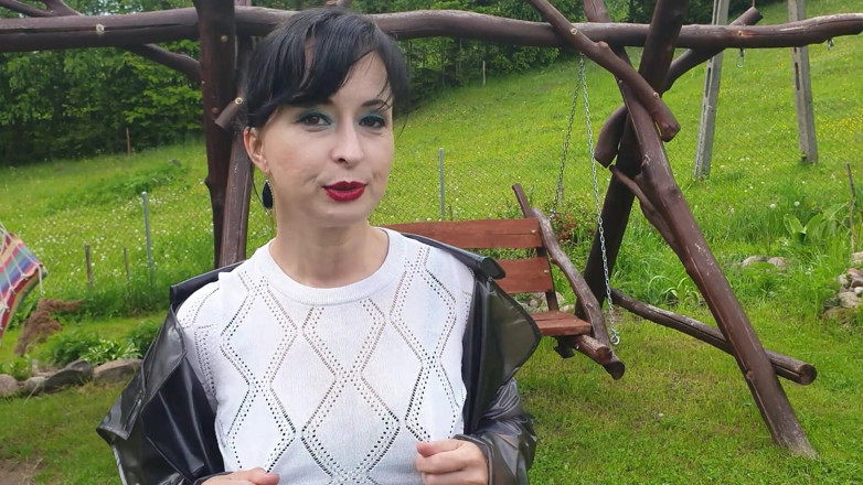 Wanilianna: Дожденка, нейлон и лифчик с открытыми сосками