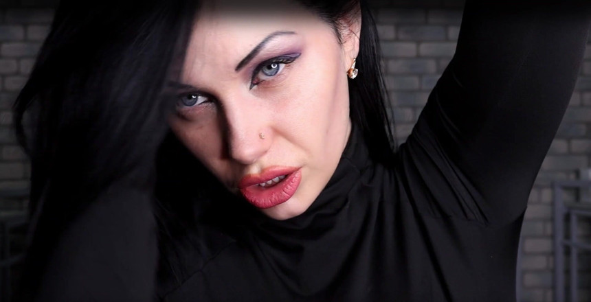 Goddess Misha Goldy: Губи, інструкція з дрочки плюс зворотний відлік сперми