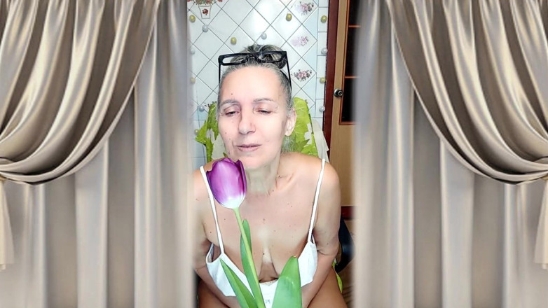 Lukerya: Lukerya, Femme Au Foyer Sexy, Flirte En Ligne Et Exhibe...
