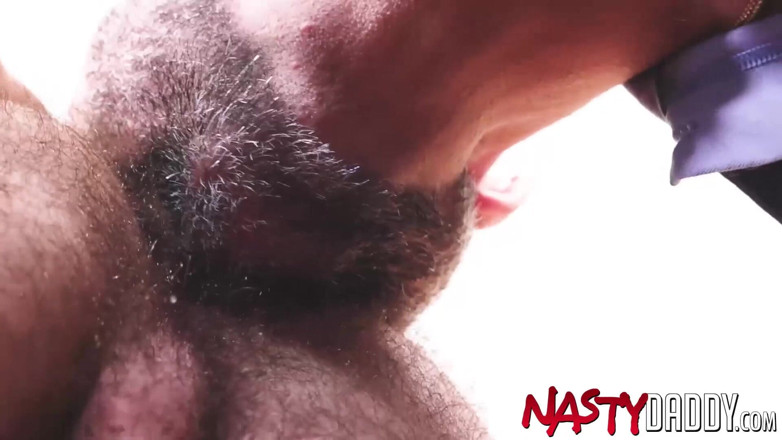 Nasty Daddy: NASTYDADDY peloso DILF Drew Sebastian scopa senza preservativo Lawson James