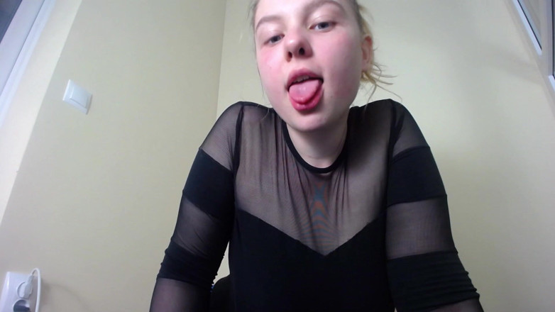 JuiceLussie: Twerk yapıyor ve büyük dildo emiyor