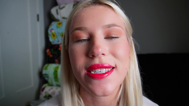 Keeks3005: Ciuman lipstik merah