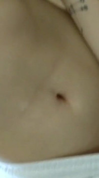 Mild hemsöt striptease på nära håll