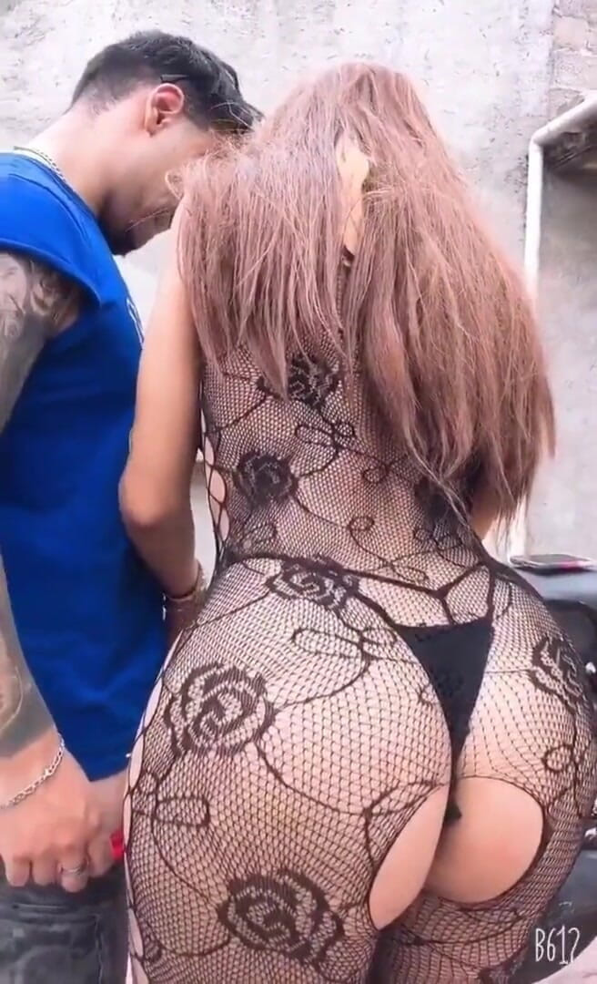 Barbietransxxxx: Він підбирає мене на своєму мотоциклі, і ми маємо пригоду на вулиці
