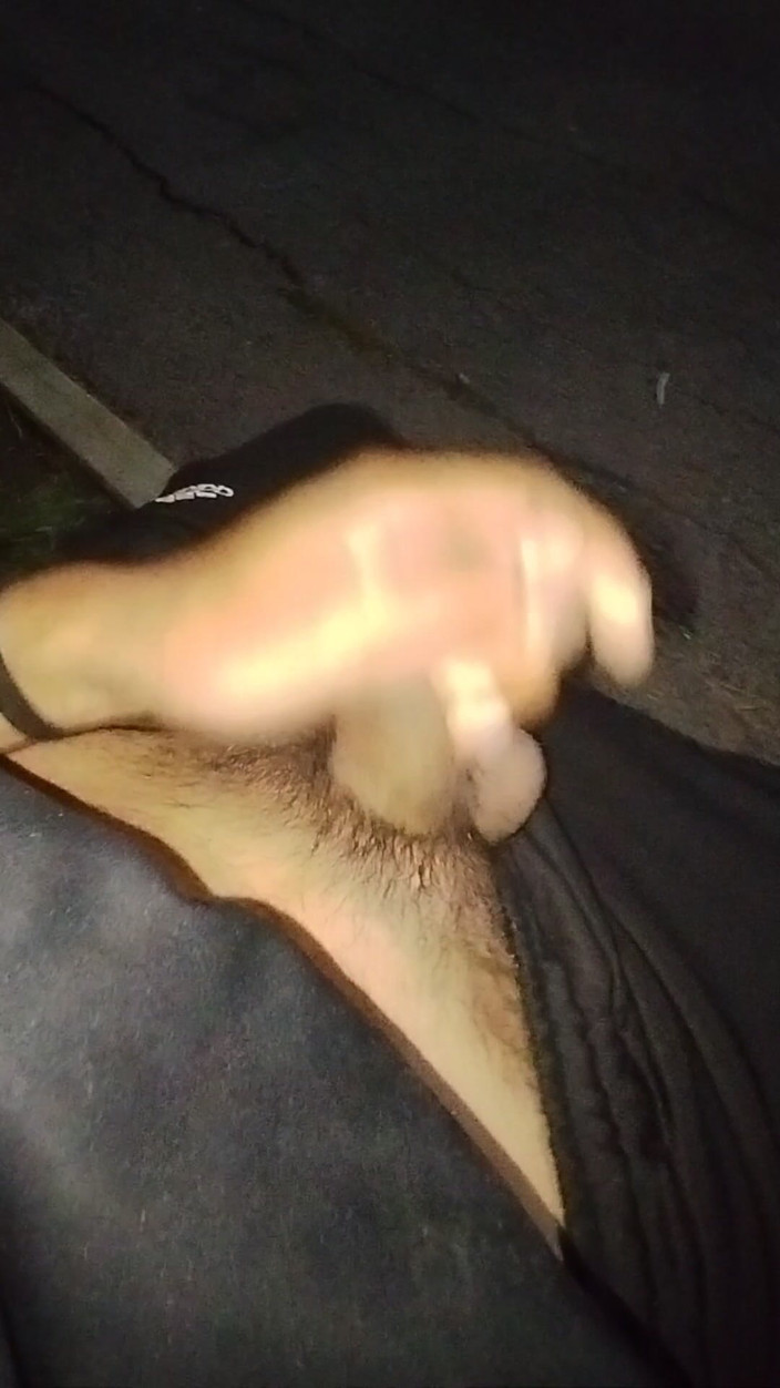AlexAlejandro13: Но посмотри на этого богатого мужика в парке