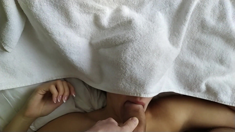 Nipple Stock: Fiul vitreg a trezit-o pe mama vitregă cu pula lui...