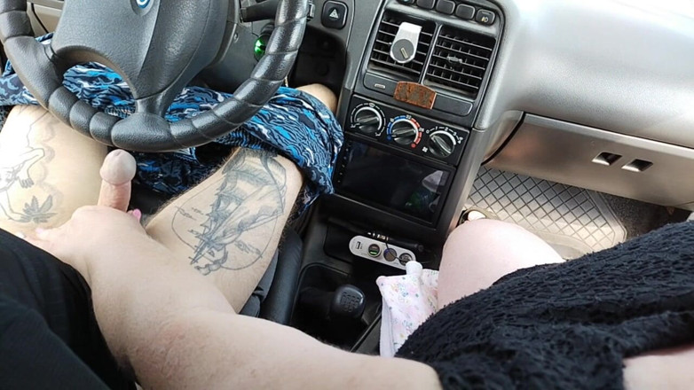 Zona901: Masturbation d’un pénis dans une voiture sur le parking