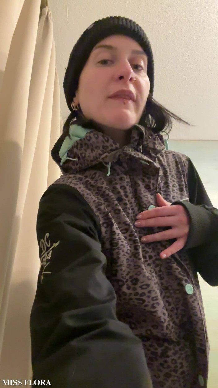 MissFlora: Boarder Girl Striptease