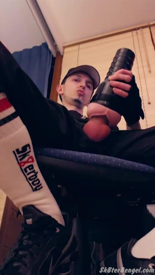 Sk8terBengel: Proll Fleshlight Fuck And Smoke