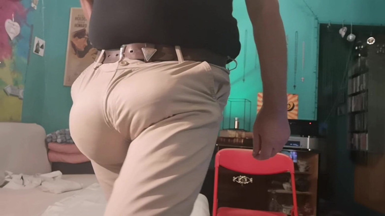 Monster_Meat_: Un fan dammi questi pantaloni su cui adattarmi