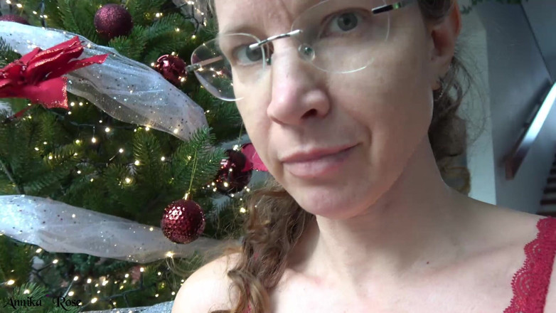 Annika Rose: Menjilat di bawah pokok Krismas