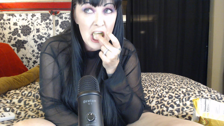 Abby Anna: ASMR - Громкий хруст, выпеченные чипсы