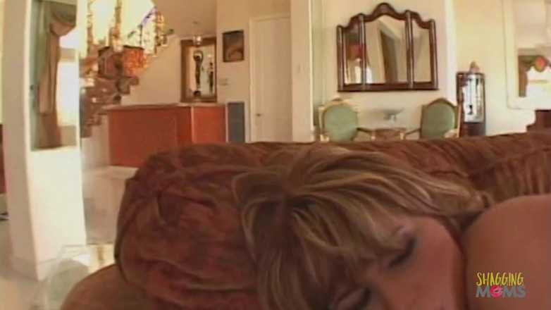 Shagging Stepmoms: Die meid cosplay bracht hem zo op gang dat hij...
