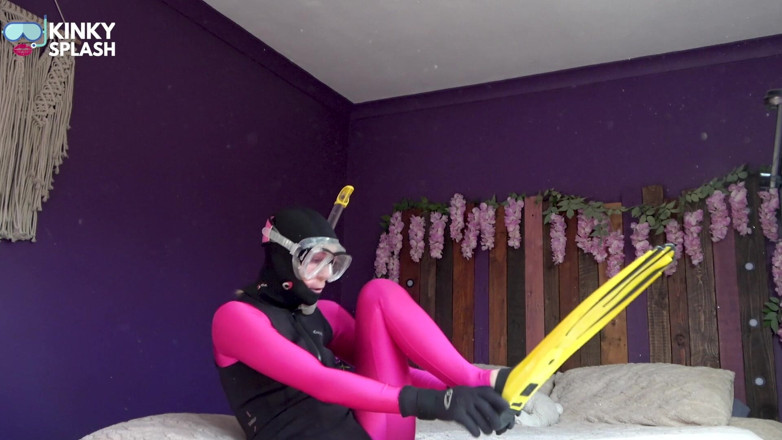 UKCuteGirl Lucy Lauren: Costumul de invizibilitate al agentei secrete Lucy , Neoprene și costum misionar...