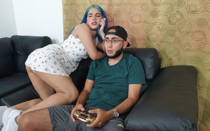 SoldierHugeCock: Faccio sesso mentre gioco per ps4