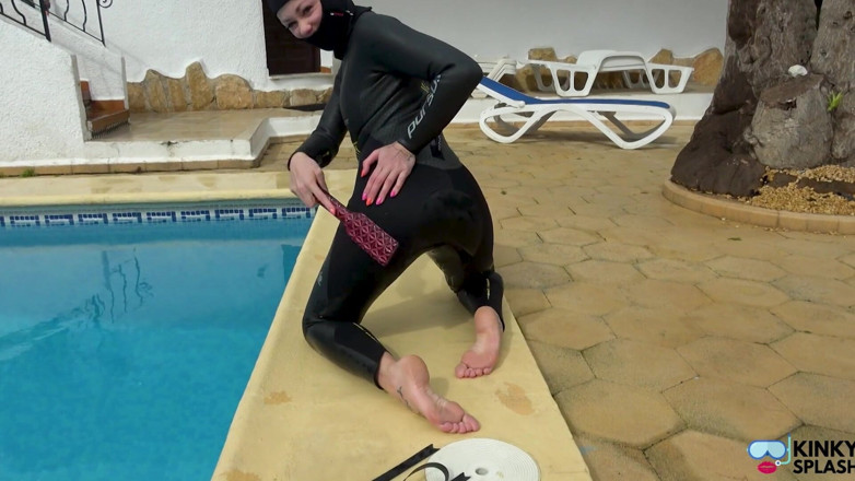 UKCuteGirl Lucy Lauren: Neopren spanking paddel &amp;fitta flogging