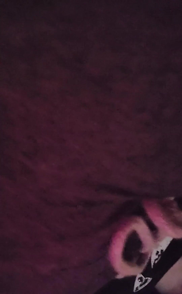 Raven Willow: Mmm Fart wideo dla wszystkich śmierdzących miłośników gazu, chodź pachnie moją śmierdzącą...