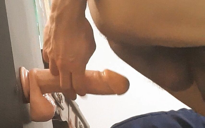Borilasu: Borila melakukan pantat ke mulut dengan dildo berulang kali