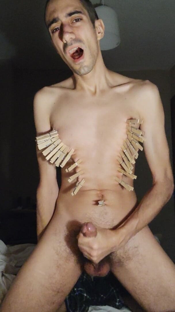 Slave Sparrow: Masturbacja z Clothespins