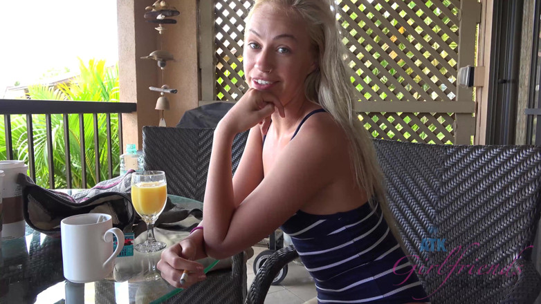 ATK Fans (Girlfriends): Virtual vacation on Hawaii with young and so hot Layra...