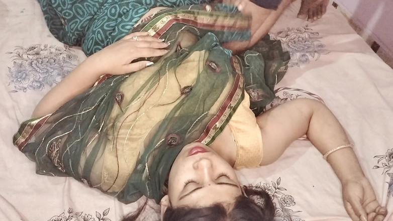 Sexy Girlfriend Girl: Tight Pussy Desi Bhabhi in Saree Fucked Hard by Devar...