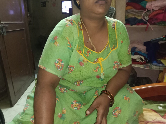 Tamil Anti Uma235: Ma belle-sœur m’a attrapé la verge et une grosse l’a...