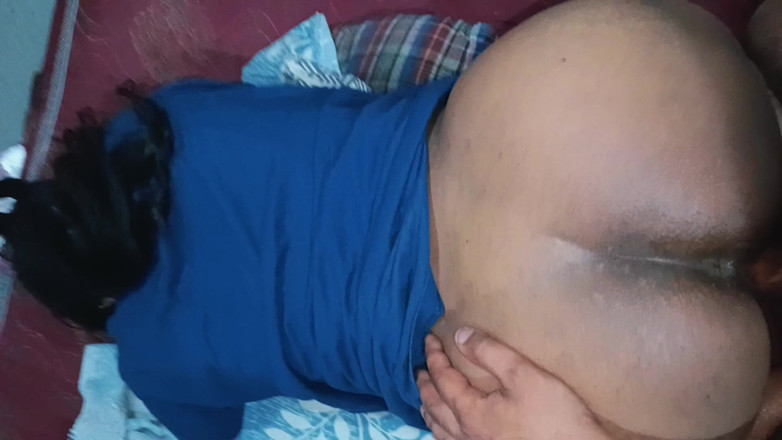 Sexy_girl_nehu: Azgın neha yenge sıkı amcık sikiş videosu yavaşça sakso çekiyor yarağa...