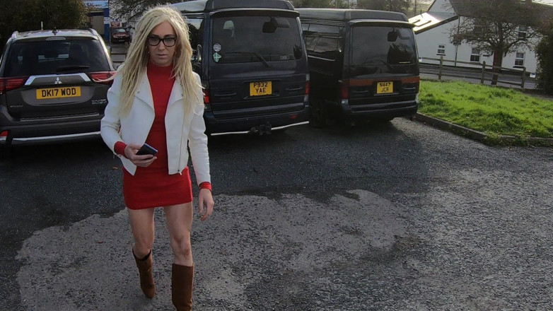 The Midnight Minx: Flasher parkingu Crossdresser