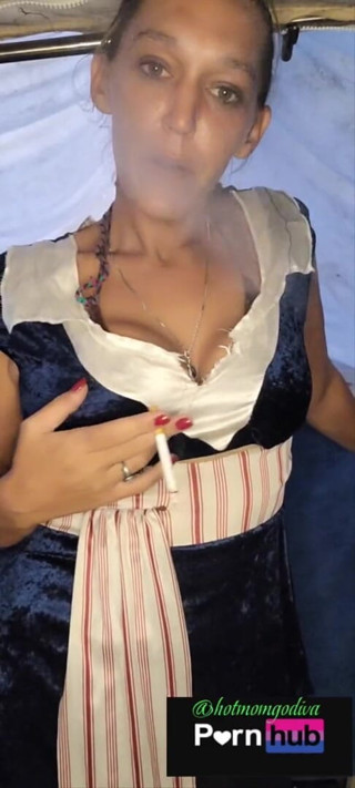 Lady Godiva Productions: Godiva est une MILF pirate qui fume