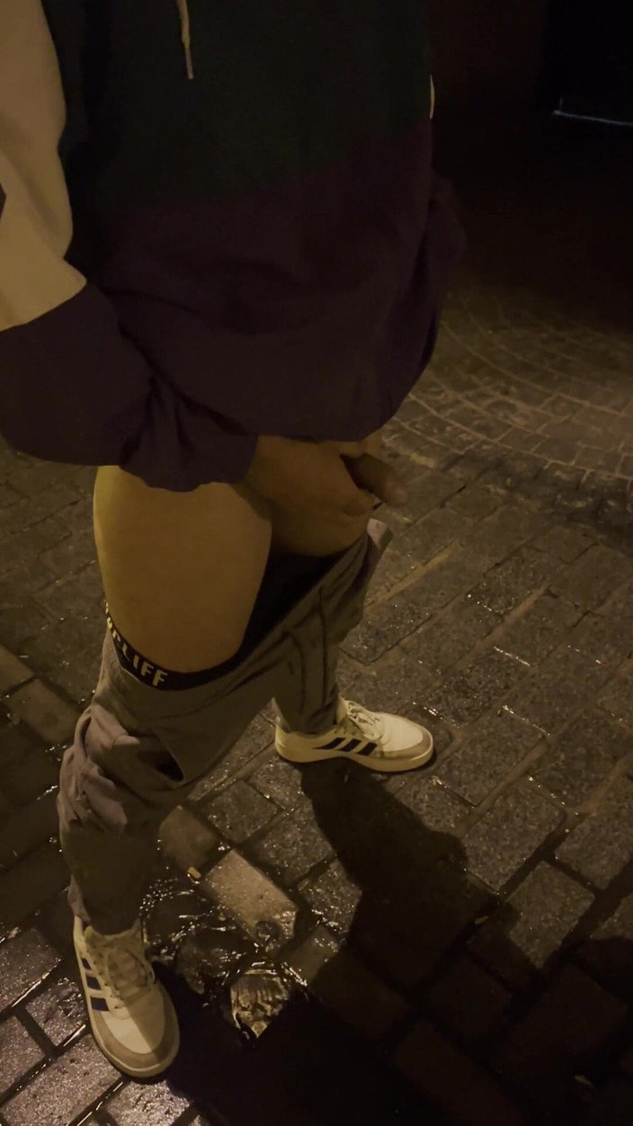 Dirty Dog: Meine heterosexuelle freundin wurde auf der straße beim pinkeln erwischt