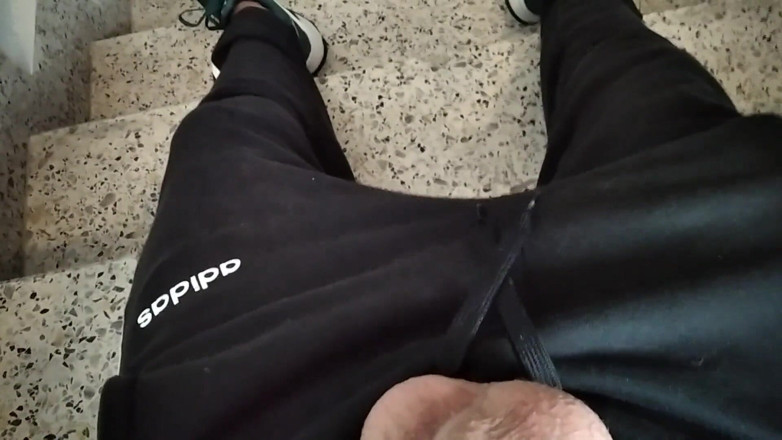 Romeoblowjob: I Masturbate at My University in Secret!