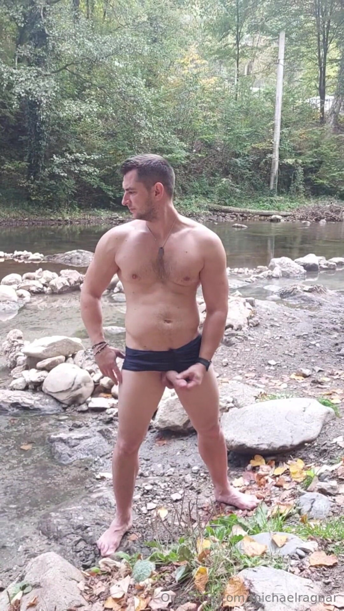 Michael Ragnar: 핫한 봄 쇼트플레이