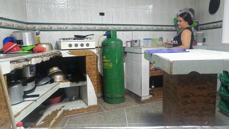 ROUS: Üvey oğlumu sikmek için tuvalet yapmayı bıraktım.
