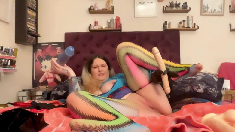 MissFFW: Une BBW joue avec son trou du cul avec plusieurs...