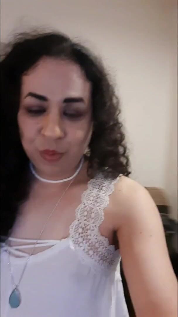 Zoeydoll: Transsexuală Zoey mângâindu-și pula și arătându-și gaura într-un costum de hotel episodul 1...