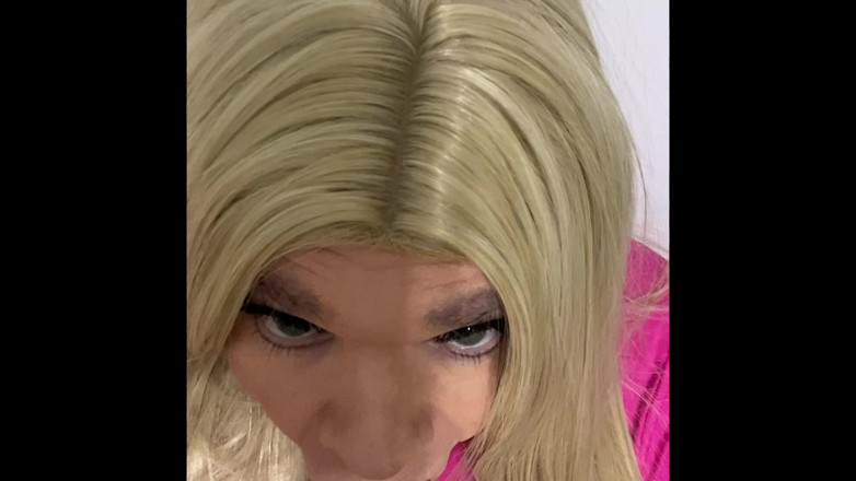 MadisonCD2025: Crossdress madison si cewek amatir yang lagi asik muasin memeknya...
