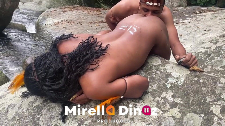 Mirella Diniz: La rencontre dans la forêt