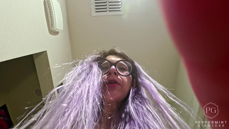 Peppermint Giantess: 6'7 계모는 그녀의 한심한 짧은 패자를 소유 - 거인 POV 굴욕 리프트 및 수행