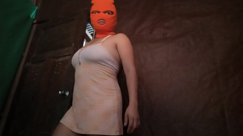 Goky: Üvey kız kardeş ilk ev yapımı porno videosuyla başlıyor, göğüsleri...