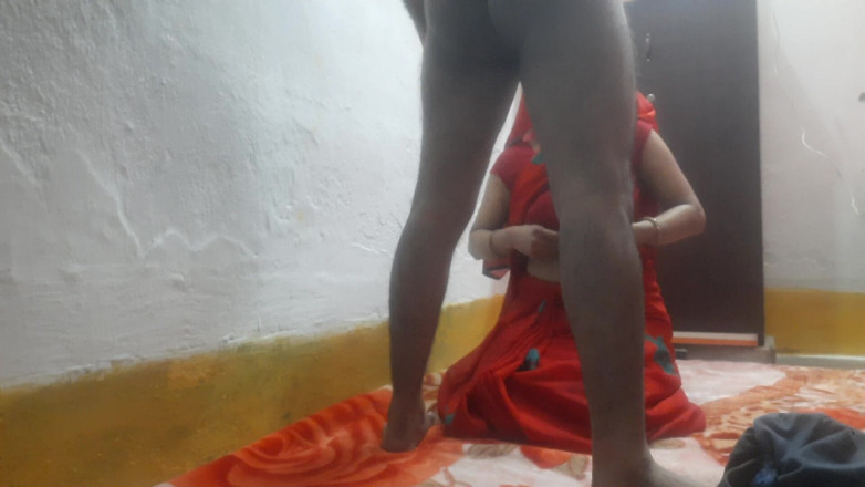 Busty Banuu: Red Saree tettona donne che scopano