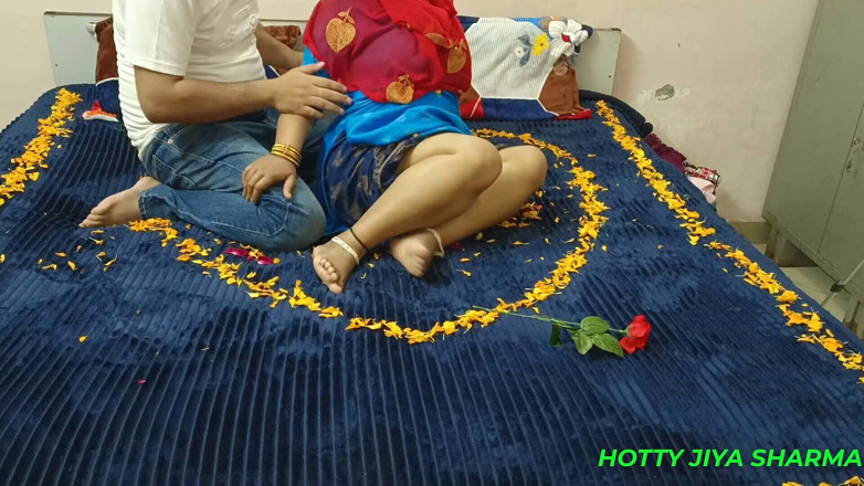 Hotty Jiya Sharmaa: ウフ・ボハット・ダード・ホー・ラヒ・ハイ...インドXXX新婚Suhaagraatセックス