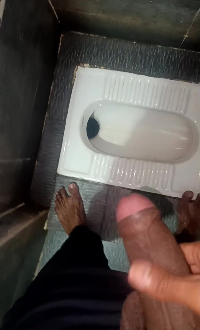rishhikesh_69: Desi indiano sega in bagno a mezzanotte