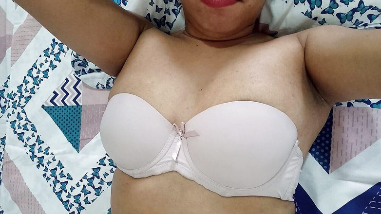 PATY PATY: Benimle mastürbasyon yapıyor!! A, kendine lezzetli bir mastürbasyon yapmayı ve çok...
