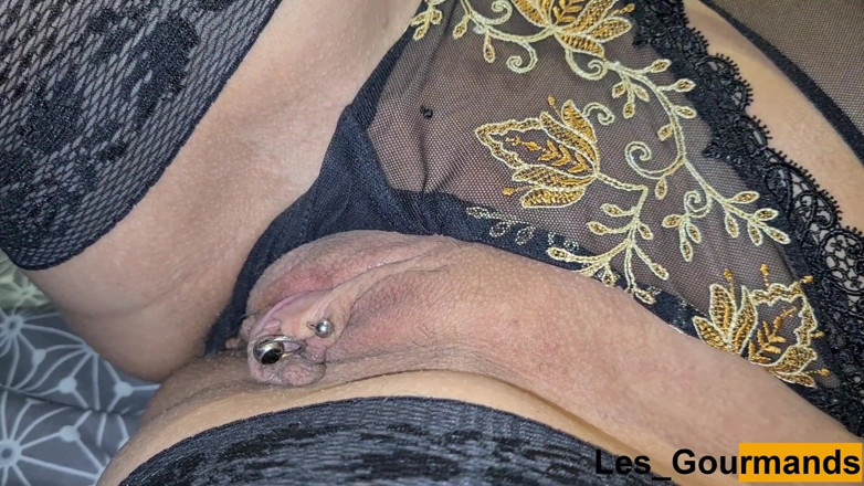 Les Gourmands: Sborrata nella bocca di una troia in lingerie molto sexy
